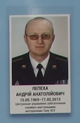 Портрет на меморіалі 'Стіна пам'яті полеглих за Україну' у Києві: секція 6, ряд 2, місце 31.
