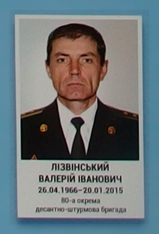 Портрет на меморіалі 'Стіна пам'яті полеглих за Україну' у Києві: секція 5, ряд 10, місце 23.
