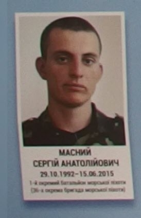 Портрет на меморіалі 'Стіна пам'яті полеглих за Україну' у Києві: секція 7, ряд 10, місце 14.