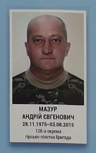 Портрет на меморіалі 'Стіна пам'яті полеглих за Україну' у Києві: секція 7, ряд 7, місце 32.