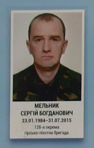 Портрет на меморіалі 'Стіна пам'яті полеглих за Україну' у Києві: секція 7, ряд 7, місце 22.