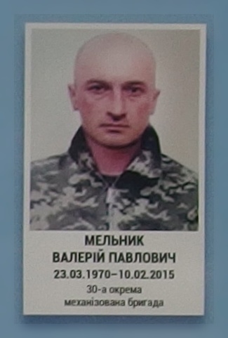 Портрет на меморіалі 'Стіна пам'яті полеглих за Україну' у Києві: секція 6, ряд 2, місце 26.