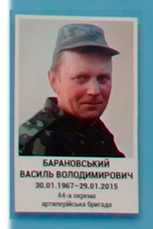 Портрет на меморіалі 'Стіна пам'яті полеглих за Україну' у Києві: секція 5, ряд 10, місце 28.