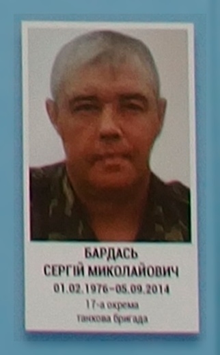 Портрет на меморіалі 'Стіна пам'яті полеглих за Україну' у Києві: секція 4, ряд 10, місце 13.