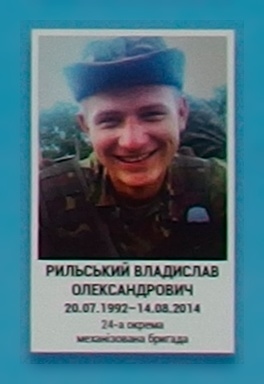 Портрет на меморіалі 'Стіна пам'яті полеглих за Україну' у Києві: секція 2, ряд 6, місце 36.