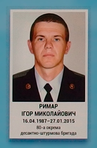 Портрет на меморіалі 'Стіна пам'яті полеглих за Україну' у Києві: секція 5, ряд 8, місце 37.