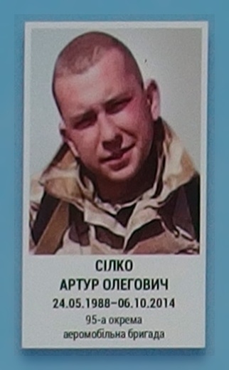 Портрет на меморіалі 'Стіна пам'яті полеглих за Україну' у Києві: секція 4, ряд 2, місце 38.