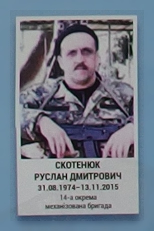 Портрет на меморіалі 'Стіна пам'яті полеглих за Україну' у Києві: секція 7, ряд 9, місце 41.