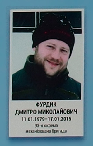 Портрет на меморіалі 'Стіна пам'яті полеглих за Україну' у Києві: секція 5, ряд 8, місце 16.