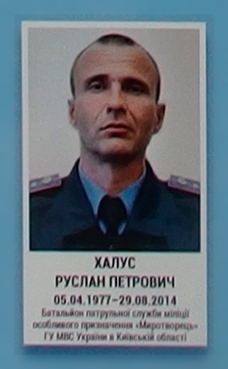 Портрет на меморіалі 'Стіна пам'яті полеглих за Україну' у Києві: секція 3, ряд 10, місце 36.