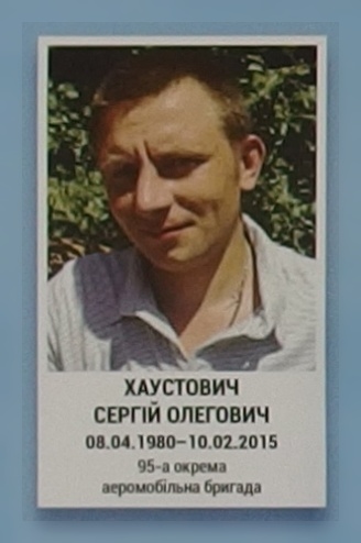 Портрет на меморіалі 'Стіна пам'яті полеглих за Україну' у Києві: секція 6, ряд 3, місце 22.