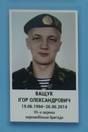 Портрет на меморіалі 'Стіна пам'яті полеглих за Україну' у Києві: секція 1, ряд 7, місце 19.