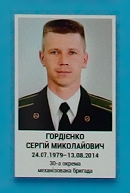 Портрет на меморіалі 'Стіна пам'яті полеглих за Україну' у Києві: секція 2, ряд 5, місце 32.
