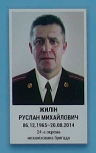 Портрет на меморіалі 'Стіна пам'яті полеглих за Україну' у Києві: секція 3, ряд 3, місце 6.