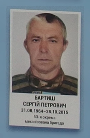Портрет на меморіалі 'Стіна пам'яті полеглих за Україну' у Києві: секція 7, ряд 8, місце 33.