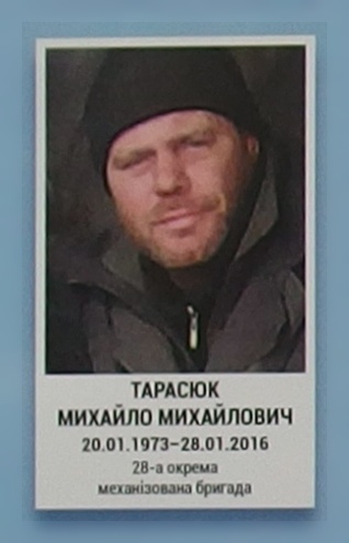 Портрет на меморіалі 'Стіна пам'яті полеглих за Україну' у Києві: секція 8, ряд 7, місце 2.