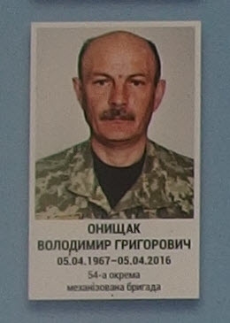 Портрет на меморіалі 'Стіна пам'яті полеглих за Україну' у Києві: секція 8, ряд 3, місце 30.
