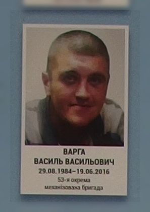 Портрет на меморіалі 'Стіна пам'яті полеглих за Україну' у Києві: секція 8, ряд 2, місце 37.