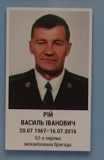 Портрет на меморіалі 'Стіна пам'яті полеглих за Україну' у Києві: секція 8, ряд 5, місце 42.