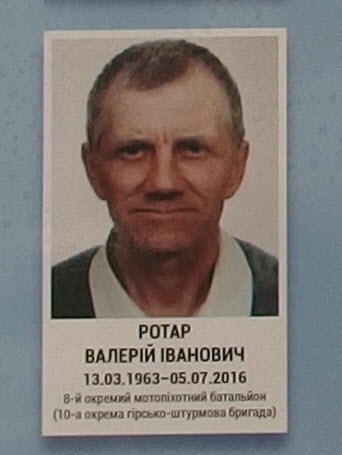Портрет на меморіалі 'Стіна пам'яті полеглих за Україну' у Києві: секція 8, ряд 4, місце 36.