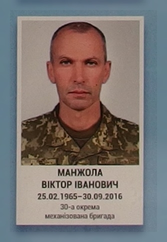 Портрет на меморіалі 'Стіна пам'яті полеглих за Україну' у Києві: секція 9, ряд 5, місце 5.