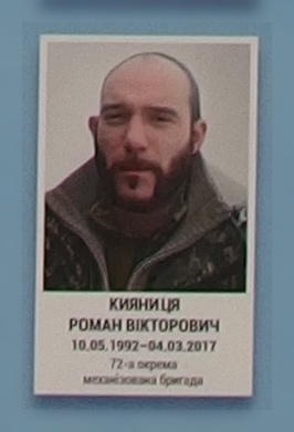 Портрет на меморіалі 'Стіна пам'яті полеглих за Україну' у Києві: секція 9, ряд 9, місце 23.