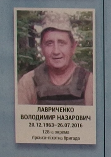 Портрет на меморіалі 'Стіна пам'яті полеглих за Україну' у Києві: секція 8, ряд 7, місце 40.