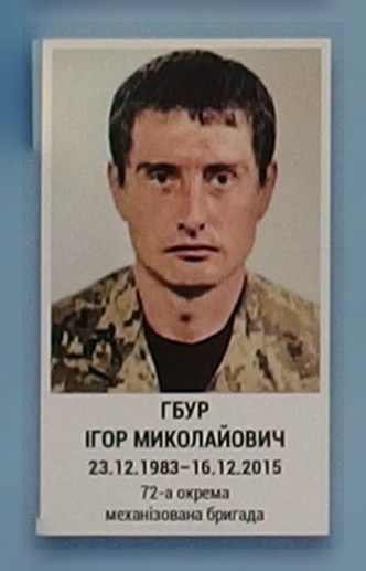 Портрет на меморіалі 'Стіна пам'яті полеглих за Україну' у Києві: секція 8, ряд 3, місце 9.