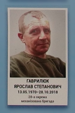 Портрет на меморіалі 'Стіна пам'яті полеглих за Україну' у Києві: секція 10, ряд 9, місце 29.