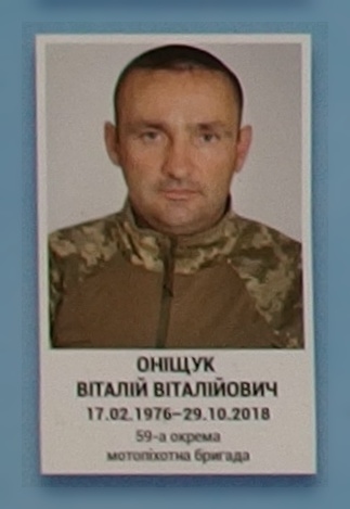 Портрет на меморіалі 'Стіна пам'яті полеглих за Україну' у Києві: секція 10, ряд 9, місце 31.