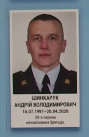 Портрет на меморіалі 'Стіна пам'яті полеглих за Україну' у Києві: секція 11, ряд 8, місце 25.