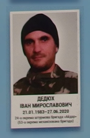 Портрет на меморіалі 'Стіна пам'яті полеглих за Україну' у Києві: секція 11, ряд 9, місце 26.