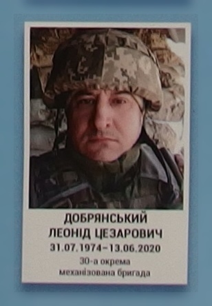 Портрет на меморіалі 'Стіна пам'яті полеглих за Україну' у Києві: секція 11, ряд 9, місце 22.